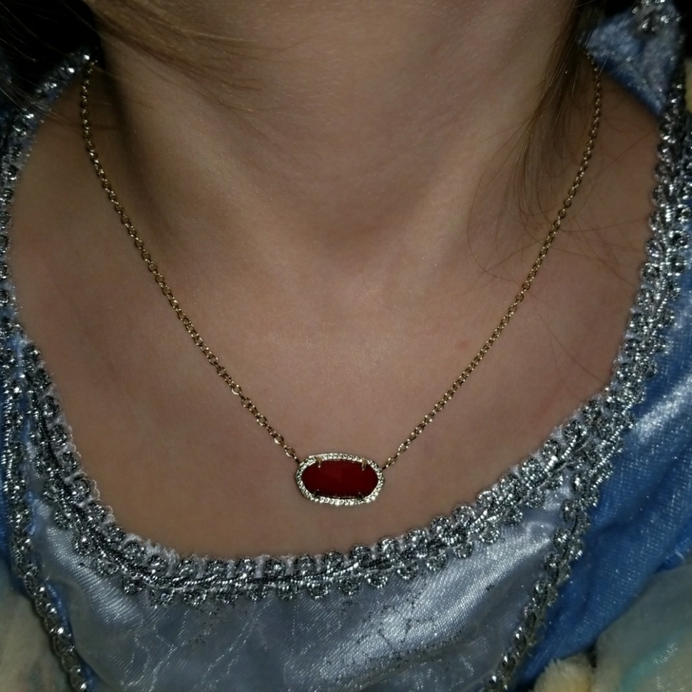 Kendra Scott necklace